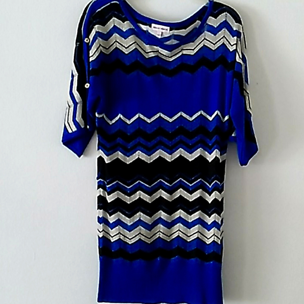 SEQUIN HEARTS: feather light pull over Blouse
